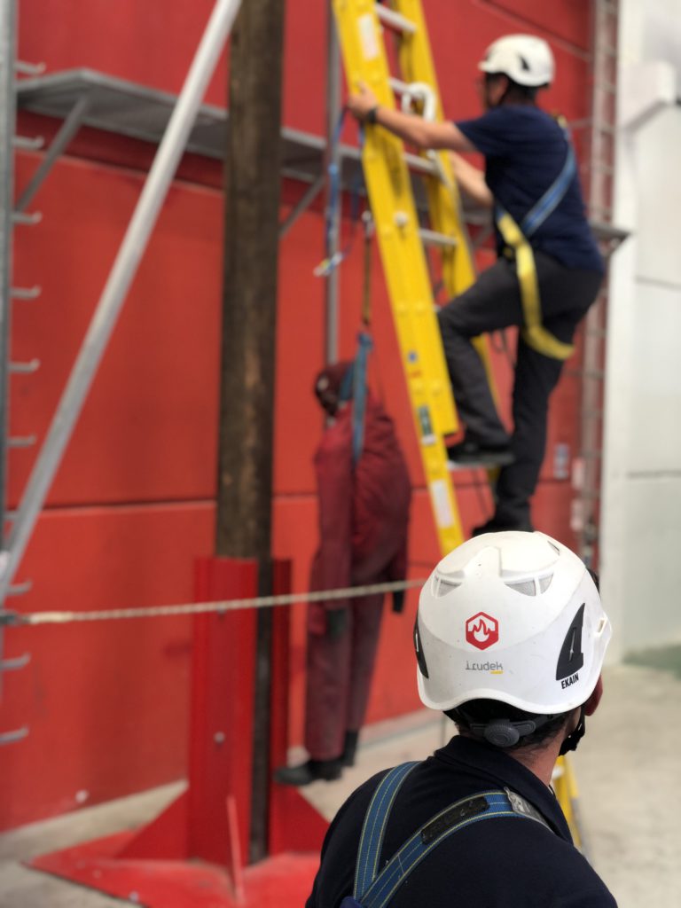 explosión Disciplina Buena voluntad Rescate En Curso de Trabajos en Altura; Telco -